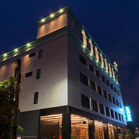 Weifeng Boutique Business Hotel - Zhanqian Branch Pingtung Esterno foto