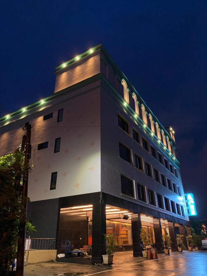 Weifeng Boutique Business Hotel - Zhanqian Branch Pingtung Esterno foto