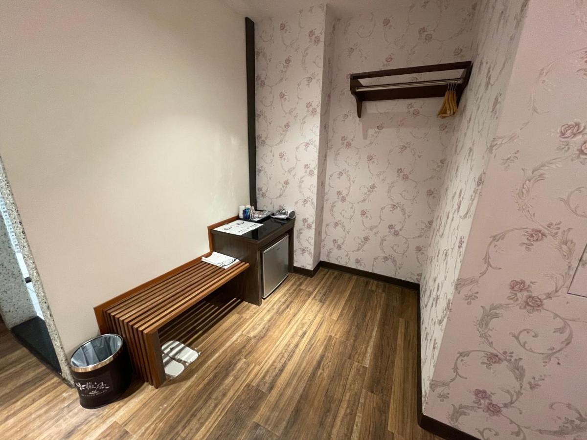 Weifeng Boutique Business Hotel - Zhanqian Branch Pingtung Esterno foto