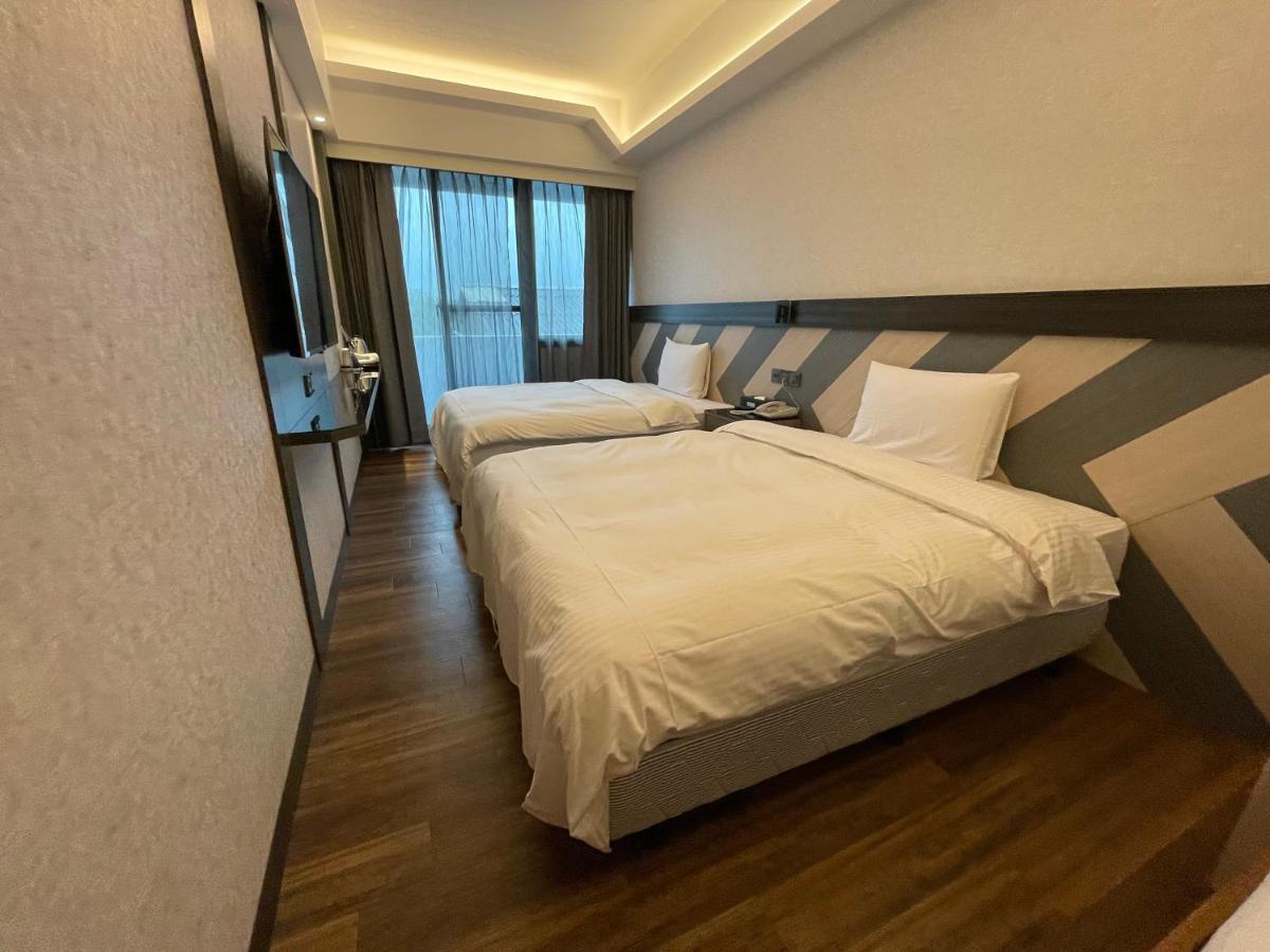 Weifeng Boutique Business Hotel - Zhanqian Branch Pingtung Esterno foto