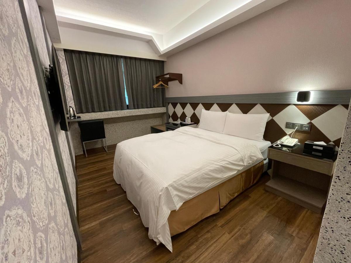 Weifeng Boutique Business Hotel - Zhanqian Branch Pingtung Esterno foto