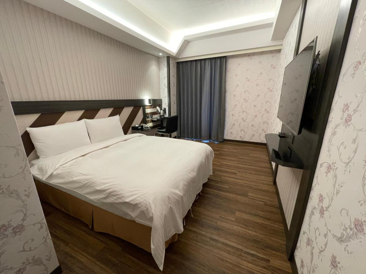 Weifeng Boutique Business Hotel - Zhanqian Branch Pingtung Esterno foto