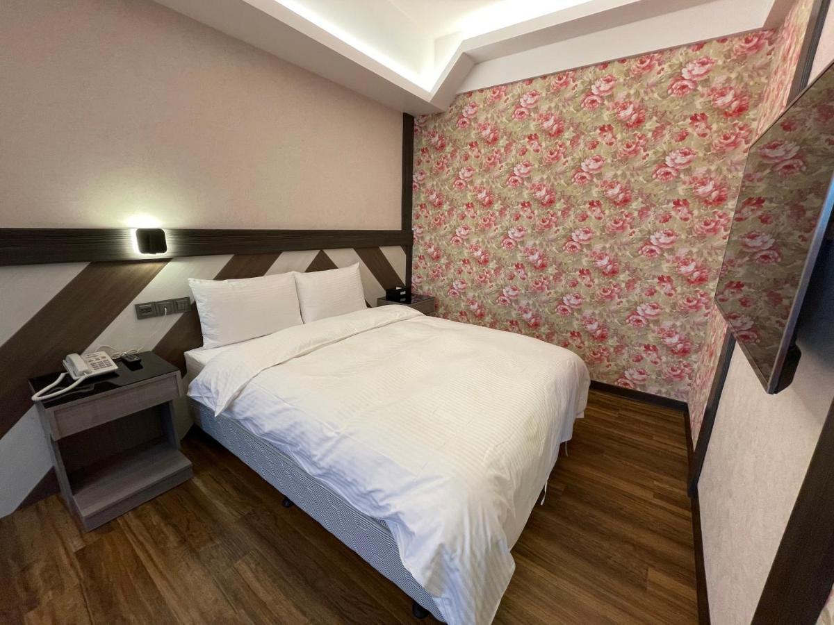 Weifeng Boutique Business Hotel - Zhanqian Branch Pingtung Esterno foto
