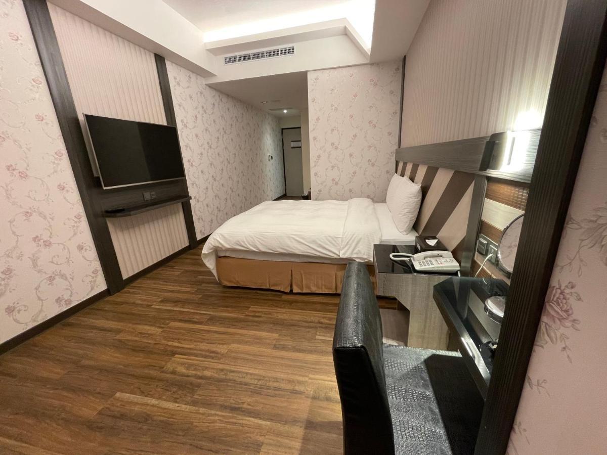 Weifeng Boutique Business Hotel - Zhanqian Branch Pingtung Esterno foto