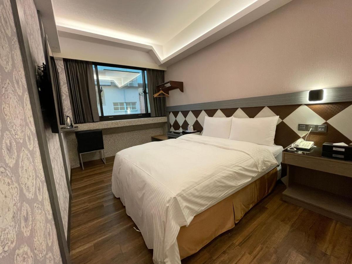Weifeng Boutique Business Hotel - Zhanqian Branch Pingtung Esterno foto