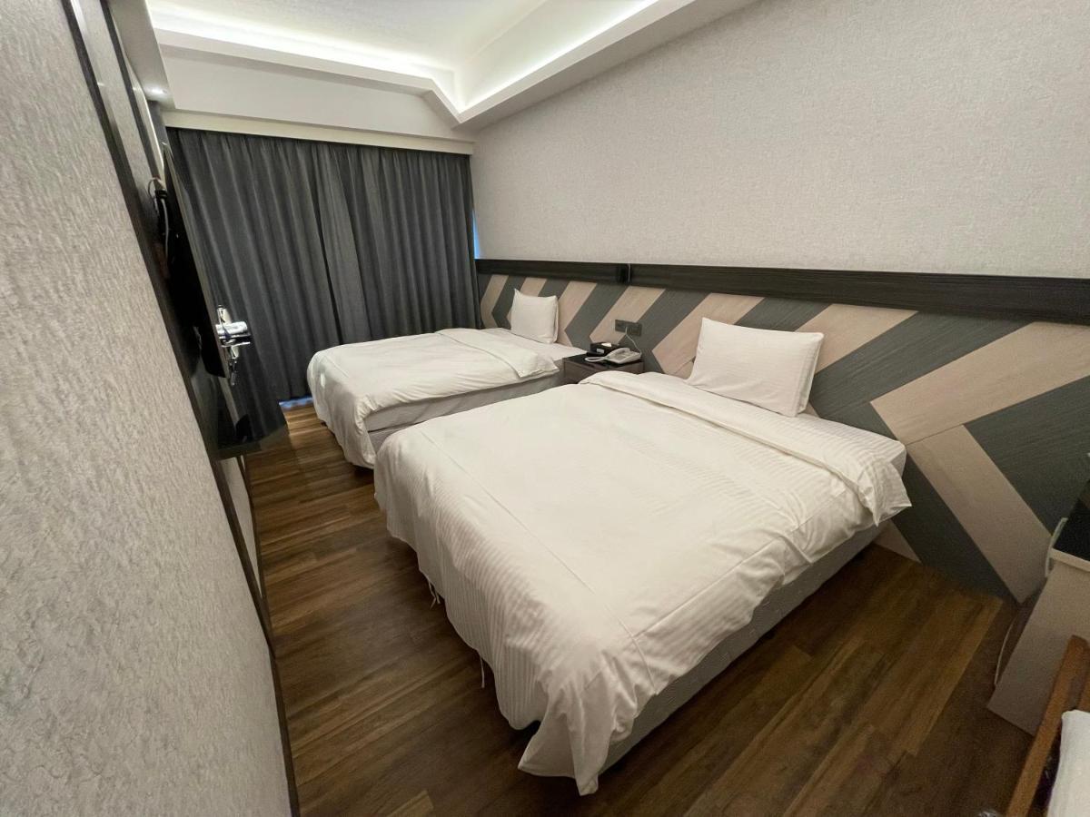 Weifeng Boutique Business Hotel - Zhanqian Branch Pingtung Esterno foto