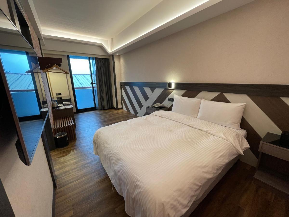 Weifeng Boutique Business Hotel - Zhanqian Branch Pingtung Esterno foto
