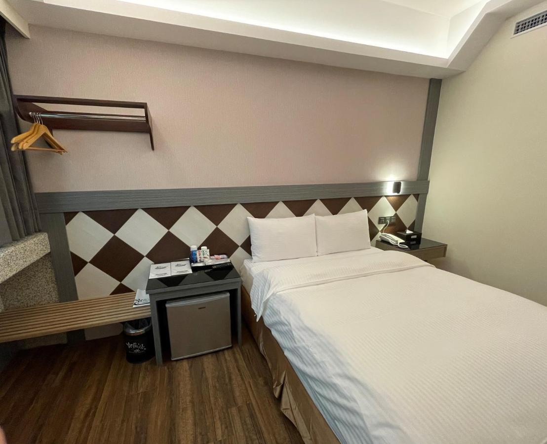 Weifeng Boutique Business Hotel - Zhanqian Branch Pingtung Esterno foto
