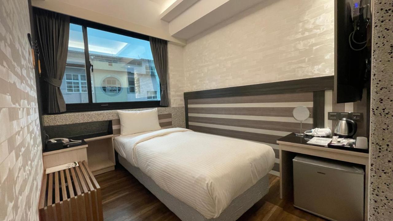 Weifeng Boutique Business Hotel - Zhanqian Branch Pingtung Esterno foto