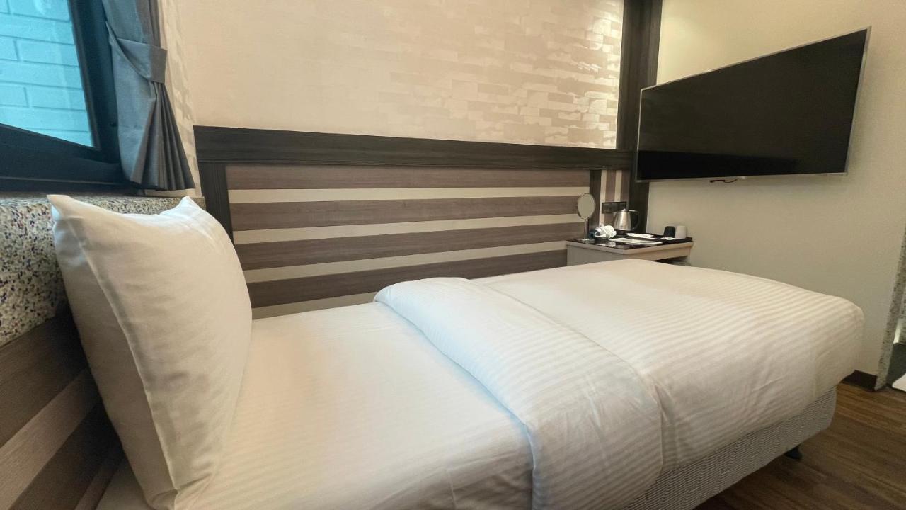 Weifeng Boutique Business Hotel - Zhanqian Branch Pingtung Esterno foto